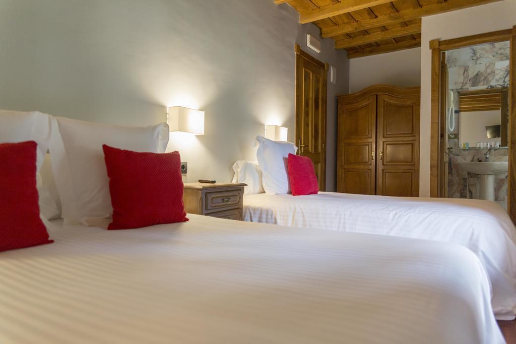 Don Pablo Hotel Pechón Szoba fotó